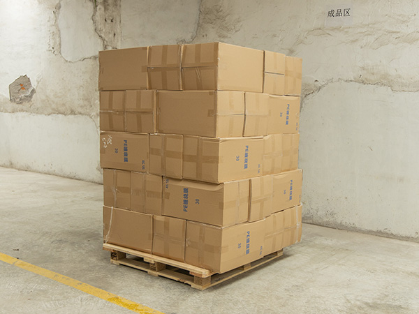 PE纏繞膜成品區(qu)