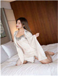 美女裸露双乳被男人狂捏动态图-美丽的小峓子5